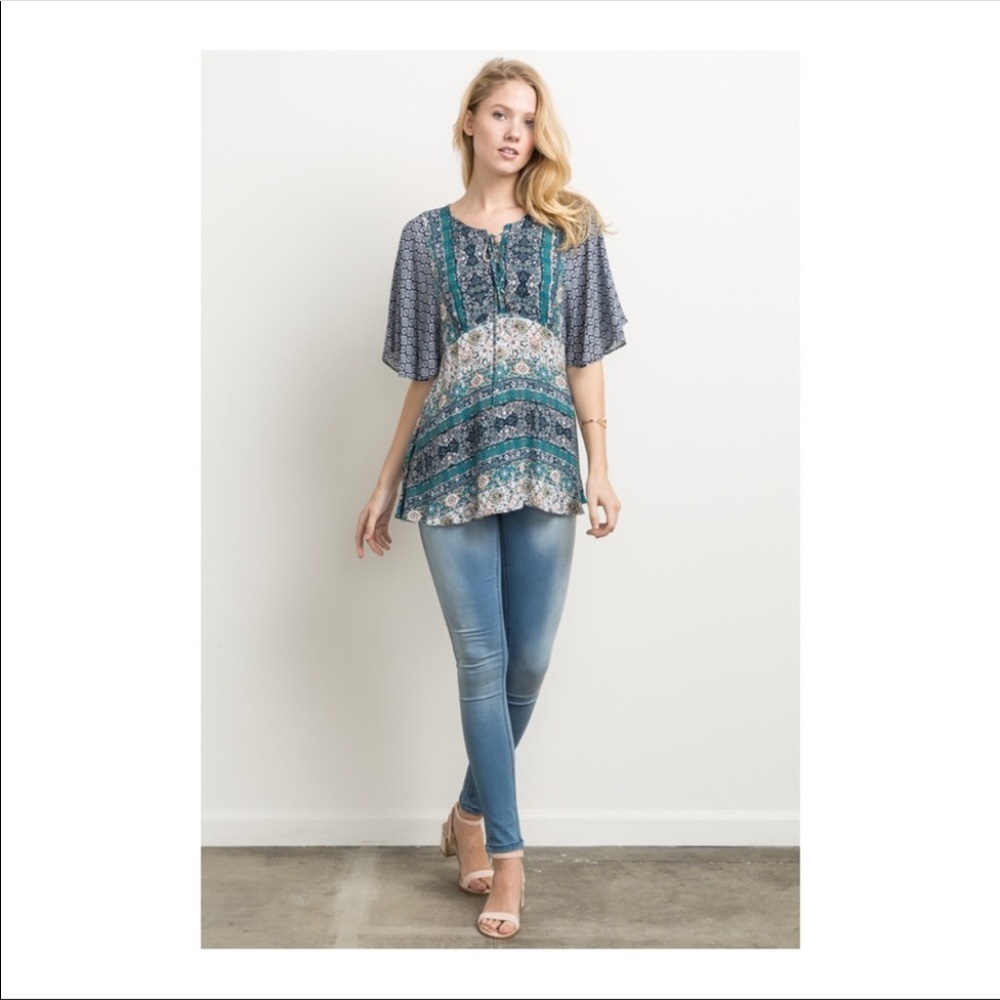 Flutter Sleeve Lace up Top 🌺 1 Large Left 🌺